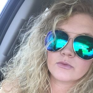 Meet your Posher, Devin